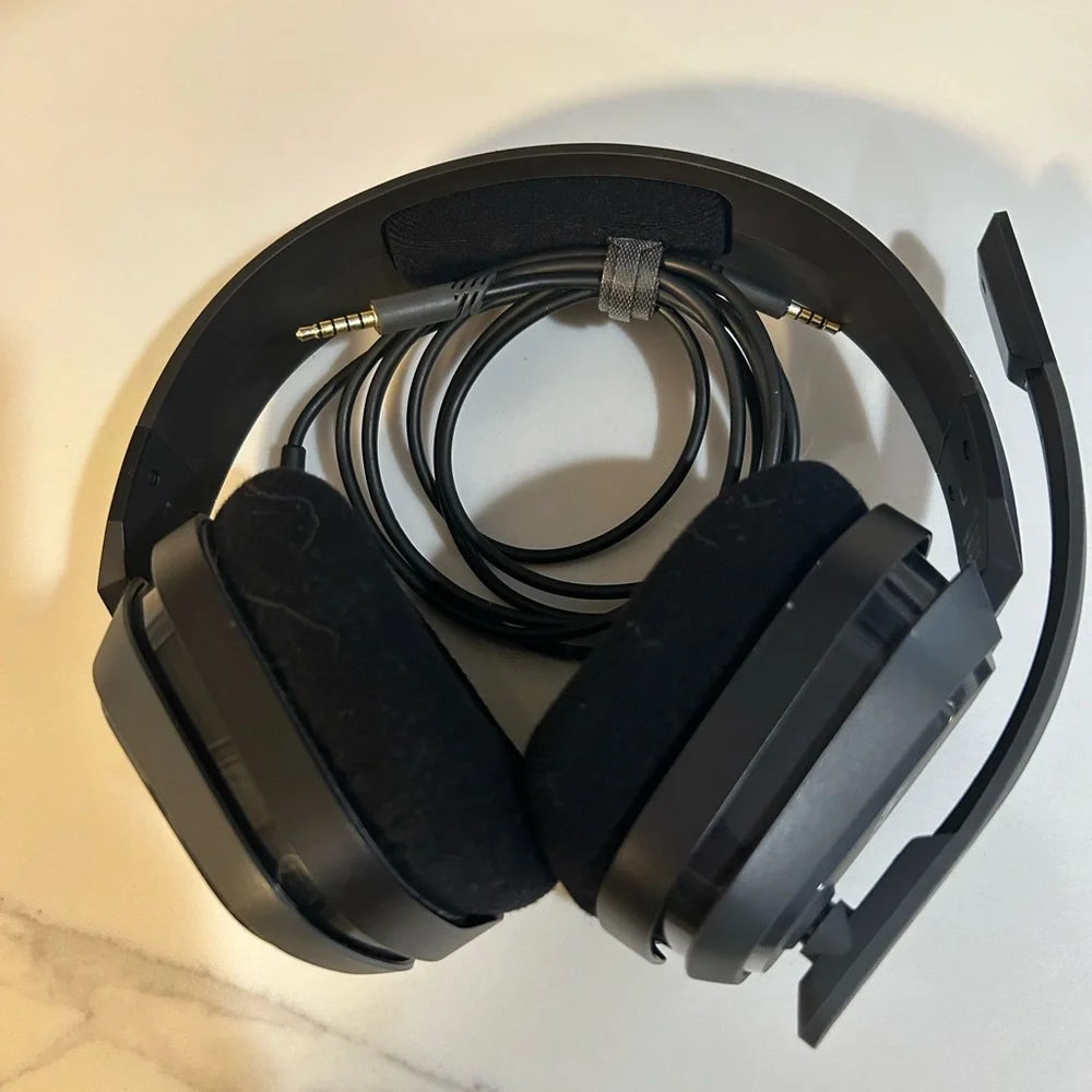 Astro10 PlayStation 4 gaming headset with cord used a handful of times